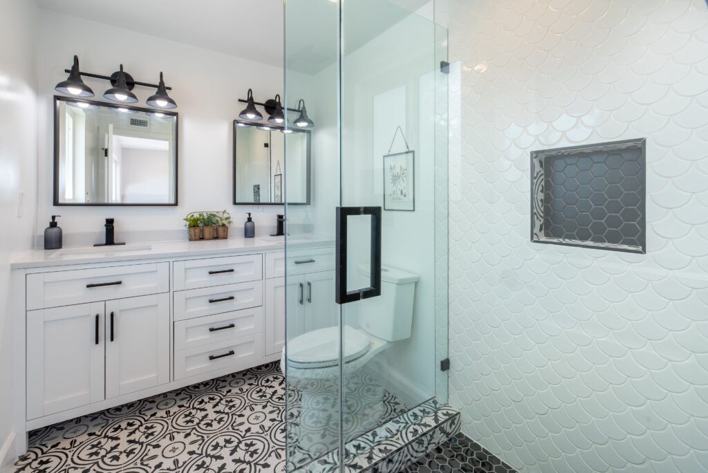 Nowe trendy w projektowaniu łazienek – jak stworzyć oazę relaksu w swoim domu?